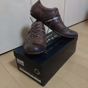 쓰리 제너레이션즈 가죽 스니커즈 TGS0410 43인치