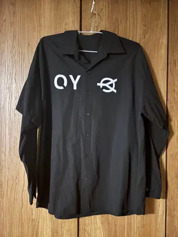OY 블랙 셔츠
