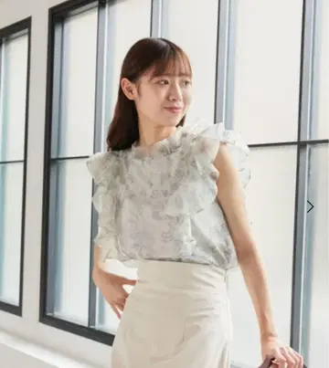 MAJESTIC LEGON 슬리브리스 프릴 시어 블라우스