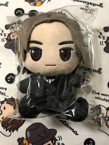 아카니시 진 봉제 인형