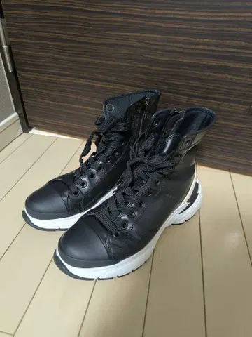 NeIL BarreTT 썬더볼트 번개 가죽 스니커즈