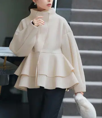 베이지 프릴 노카라 자켓