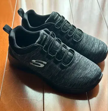 SKECHERS 와이드 핏 블랙 스니커즈 22.5cm