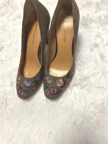 JILL STUART 꽃무늬 자수 펌프스 브라운