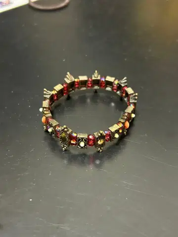 팔찌 빨간색 금 신축