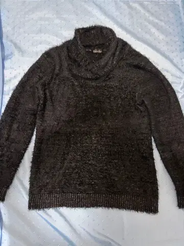 토네이도 마트 페더 얀 오프 터틀넥 니트 블랙