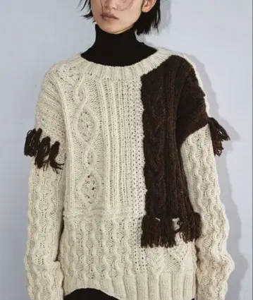 케이블 짜임 니트 스웨터 아이보리 다크 브라운