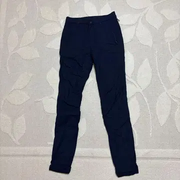 네이비 슬림핏 팬츠 포켓 부착