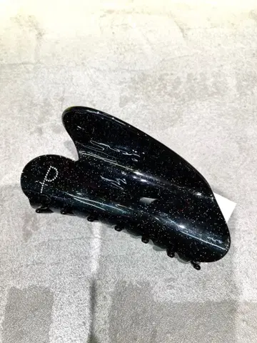 POTETE 빅 하트 클립 헤어 클립 블랙 라메 신상