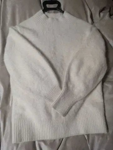 유나이티드 애로우즈 폭스 혼방 캐시미어 모크넥 니트 아이보리