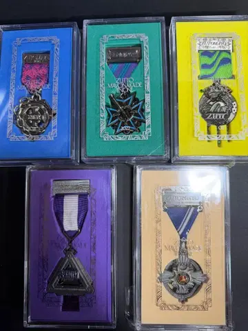 계속 한밤중이면 좋을 텐데. PREMIUM 훈장 2021~05