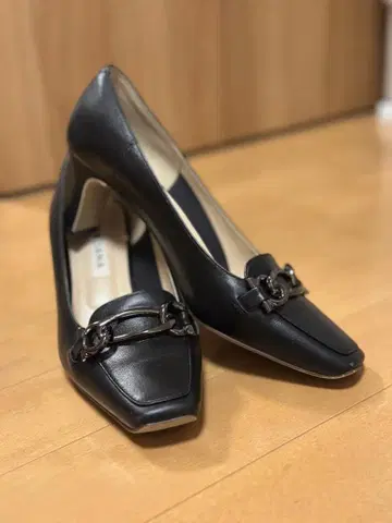 펌프스 블랙 DIANA