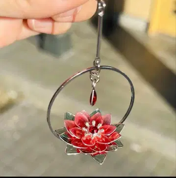 만개한 월하미인 레드 그린 흔들리는 귀찌 핸드메이드