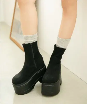 [ R&E ] 볼륨 밑창 스트레치 숏부츠