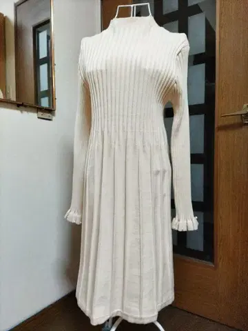 아이보리 리브 드레스