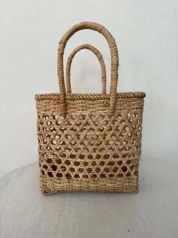 천연 소재의 카고백 쇼와 레트로