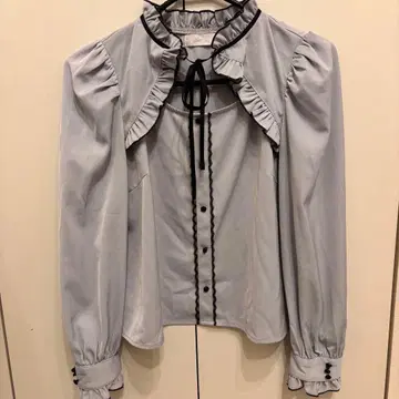 pium 블라우스 케이프 스카이블루 피움 상의