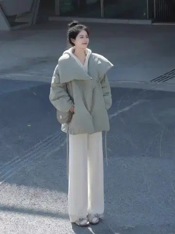 옷깃이 귀여운 다운 자켓 겨울용 데이트 모임 외출 캐주얼 시크