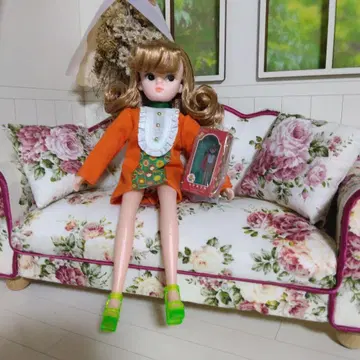 리카짱 레트로리카 귤색 입술 본체, 아웃핏,