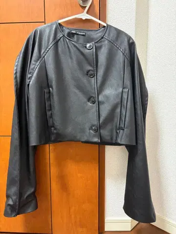 ZARA 블랙 크롭 자켓 S 사이즈