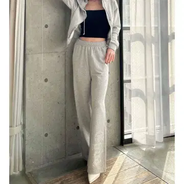 [ 새상품급 ] GYDA 이번 시즌 라메 플레어 팬츠 그레이 스웨트 팬츠