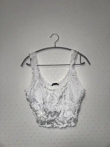 프릴 달린 화이트 크롭탑 zara