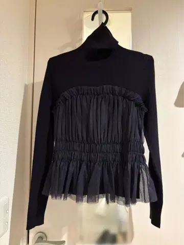 네이비 터틀넥 니트 튤 장식