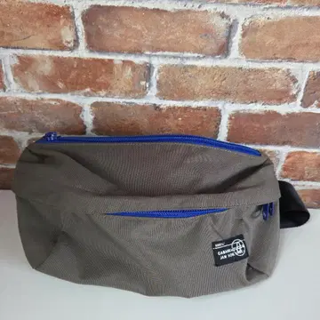 [ 새상품 ] CABANE de ZUCCa 바디백 카키