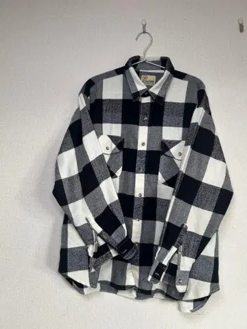 ST. PETER 블랙 화이트 체크 플란넬 셔츠