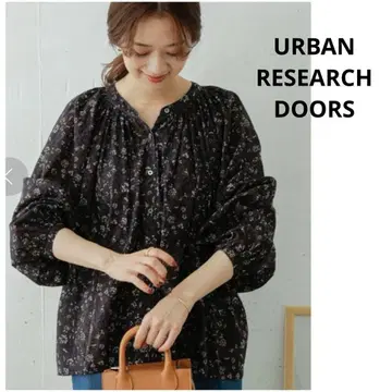 URBAN RESEARCH DOORS 코튼 아라베스크 프린트 블라우스