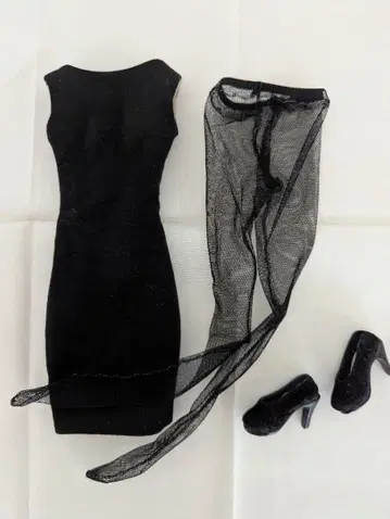 토나돌 타일러 웬트워스 아웃핏 심플한 원피스