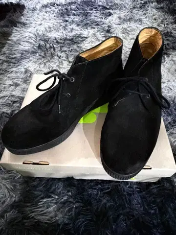 A.P.C 스웨이드 부츠 블랙