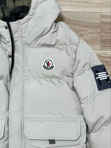 후드 부착 다운 자켓