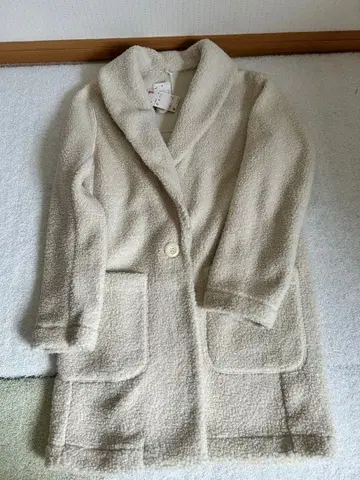 택 포함 미사용 유니클로 크림색 플리스 롱 자켓 M