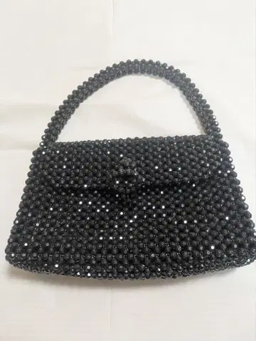비즈 장식 블랙 핸드백