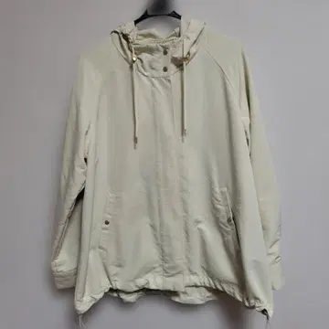 크림색 래글런 슬리브 점퍼