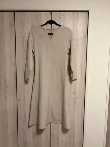 허리밴딩 베이지 긴팔 원피스