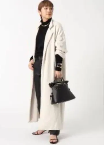새상품급 두번째 클래스 SCENTOF 롱 맨투맨 코트 화이트