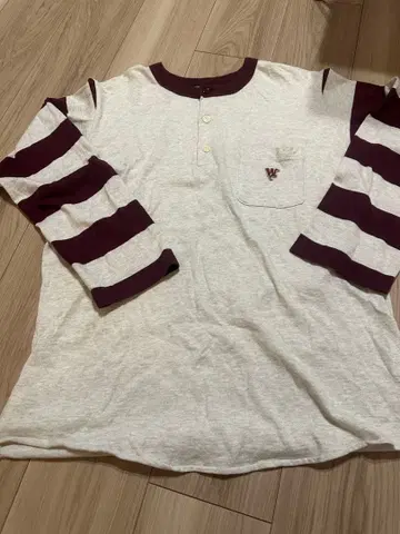 오트밀 x 버건디 보더 헨리넥 티셔츠 WEIRDO!