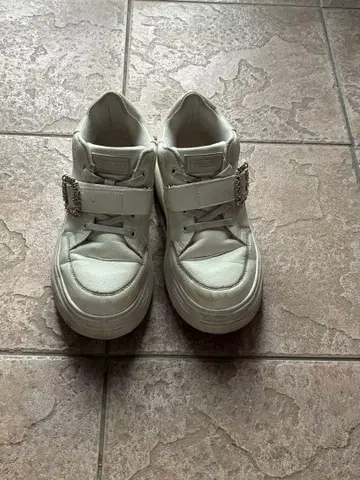 화이트 통굽 스니커즈 24.5cm