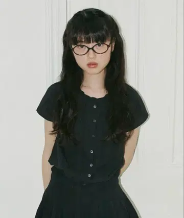 GIUNON 프릴 라인 퍼프 블라우스