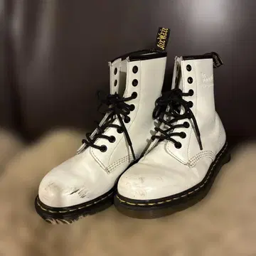 닥터마틴 8홀 화이트 24.5