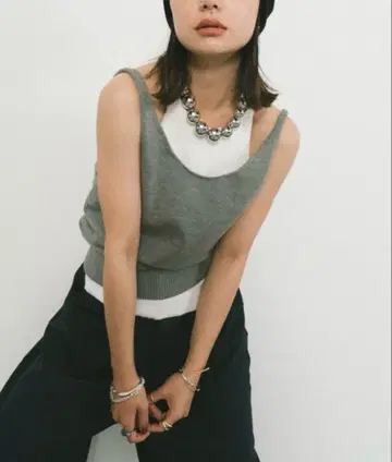 오픈 백 니트 탱크