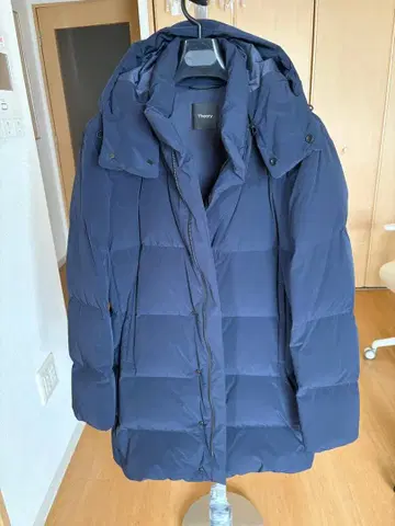 네이비 후드 부착 롱 다운 자켓