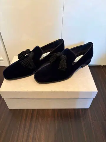 새상품 지미추 JIMMY CHOO 네이비 태슬 로퍼 사이즈 8
