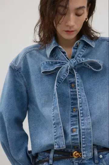 미사용 새상품 crie conforto 보타이 데님 셔츠