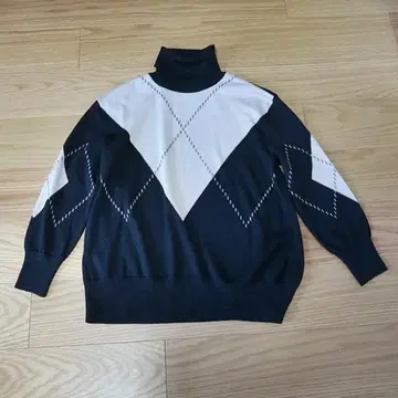 새상품급 크리스천 오자르 아가일 무늬 메리노울 터틀넥 스웨터