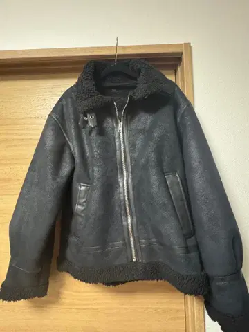 무스탕풍 블랙 자켓