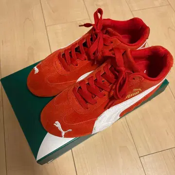 PUMA 레드 스웨이드 스니커즈