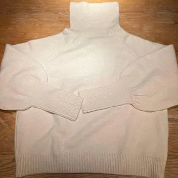 M 사이즈 터틀넥 스웨터